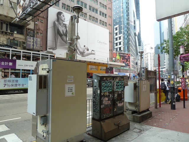 Causeway Bay monitoring station facility at roadside